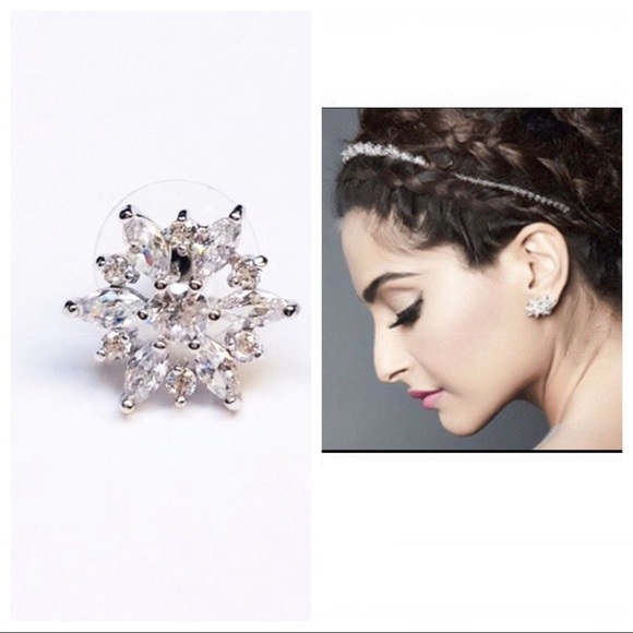 Flower/star/snowflake cubic zirconia earrings - Picture 8 of 8